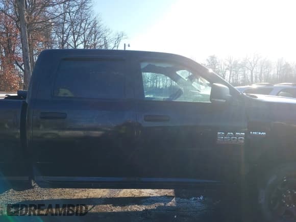 ✅ 2016 Ram 2500 SLT • VIN: 3C6UR5DJ4GG244805 • Lot: 43813913. Wystawiony na IAAI z przebiegiem 45 201 mil. Bezpłatny archiwum sprzedaży aukcyjnych z USA i szczegółowy raport historii pojazdu na DreamBid. Zdjęcie 13.