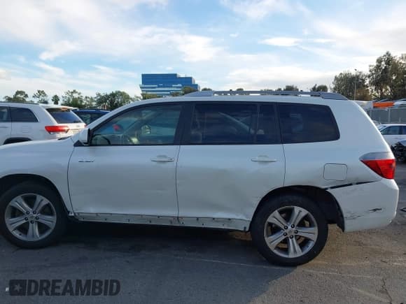 ✅ 2008 Toyota Highlander Sport • VIN: JTEDS43A082038668 • Lot: 43736981. Listed on IAAI with 189,945 mi. Free auction sales archive from the USA and detailed vehicle history report at DreamBid. Image 6.