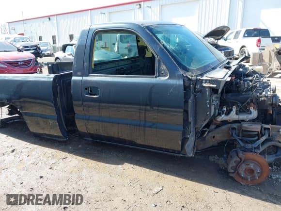 ✅ 2005 Chevrolet Silverado 1500 Work Truck • VIN: 1GCEC14X95Z330927 • Лот: 41565885. Опубликован ранее на IAAI с пробегом Не указан. Бесплатный доступ к архиву аукционных продаж из США и подробный отчёт об истории автомобиля на DreamBid. Изображение 13.