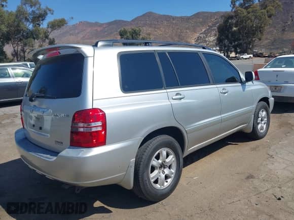 2001 Toyota Highlander с VIN JTEGF21A710010134, выставлен на аукционе IAAI как лот 43365751 с пробегом 232 621 миль миль и . История ставок и продаж доступна на DreamBid. Изображение 4.