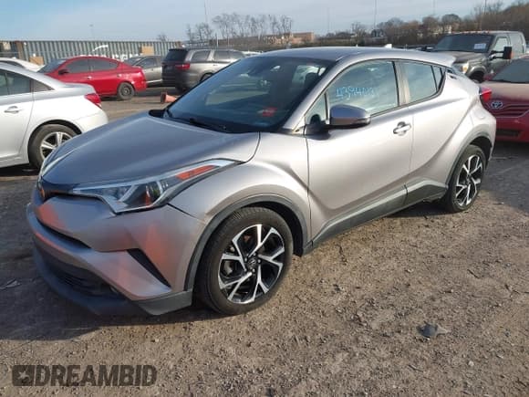 ✅ 2018 Toyota C-HR XLE • VIN: NMTKHMBX0JR034861 • Lot: 43940131. Wystawiony na IAAI z przebiegiem 120 668 mil. Bezpłatny archiwum sprzedaży aukcyjnych z USA i szczegółowy raport historii pojazdu na DreamBid. Zdjęcie 2.