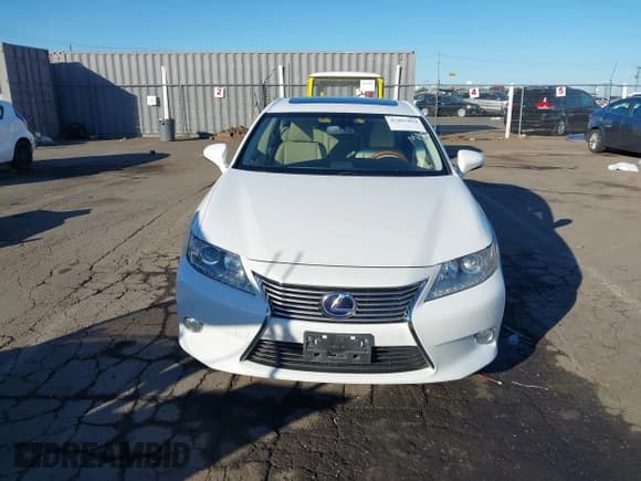 ✅ 2014 Lexus ES 300h • VIN: JTHBW1GG3E2067881 • Lot: 43493454. Listed on IAAI with 98,894 mi. Free auction sales archive from the USA and detailed vehicle history report at DreamBid. Image 13.