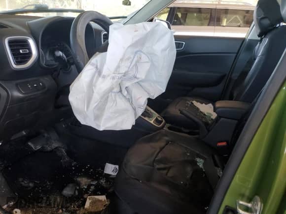 ✅ 2022 Hyundai Venue SEL • VIN: KMHRC8A33NU150007 • Лот: 75612984. Размещён на Copart с пробегом Не указан миль. Получите бесплатный доступ к архиву аукционных продаж из США и посмотрите подробный отчёт об истории автомобиля на DreamBid. Изображение 7.