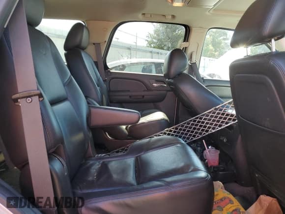 ✅ 2011 Chevrolet Tahoe LTZ • VIN: 1GNSKCE02BR194601 • Lot: 82369035. Listed on Copart with 158,255 mi. Free auction sales archive from the USA and detailed vehicle history report at DreamBid. Image 11.