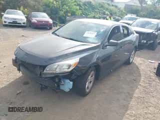 2015 Chevrolet Malibu LS z VIN 1G11B5SL1FF253247, wystawiony jako IAAI lot #43256437 z przebiegiem 180 086 mil mil oraz . Historia ofert i sprzedaży dostępna na DreamBid. Obrazek 2.