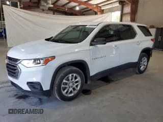 ✅ 2021 Chevrolet Traverse LS • VIN: 1GNERFKW6MJ179930 • Lot: 63435344. Wystawiony na Copart z przebiegiem 50 267 mil. Bezpłatny archiwum sprzedaży aukcyjnych z USA i szczegółowy raport historii pojazdu na DreamBid. Zdjęcie 1.