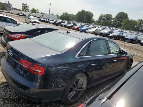 ✅ 2016 Audi A8 Sport • VIN: WAU43AFD4GN021405 • Лот: 63458465. Опубликован ранее на Copart с пробегом 189 594 миль. Бесплатный доступ к архиву аукционных продаж из США и подробный отчёт об истории автомобиля на DreamBid. Изображение 3.