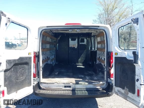 ✅ 2018 Ford Transit • VIN: 1FTYR1ZM2JKB16830 • Lot: 42070606. Wystawiony na IAAI z przebiegiem 85 495 mil. Bezpłatny archiwum sprzedaży aukcyjnych z USA i szczegółowy raport historii pojazdu na DreamBid. Zdjęcie 17.