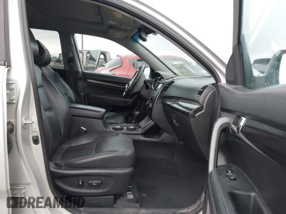✅ 2012 Kia Sorento EX • VIN: 5XYKU4A20CG209015 • Lot: 43748458. Listed on IAAI with 144,112 mi. Free auction sales archive from the USA and detailed vehicle history report at DreamBid. Image 5.
