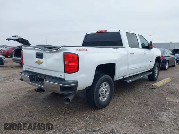 ✅ 2016 Chevrolet Silverado 2500HD LT • VIN: 1GC1KVE8XGF210140 • Лот: 41427651. Опубликован ранее на IAAI с пробегом 137 565 миль. Бесплатный доступ к архиву аукционных продаж из США и подробный отчёт об истории автомобиля на DreamBid. Изображение 4.
