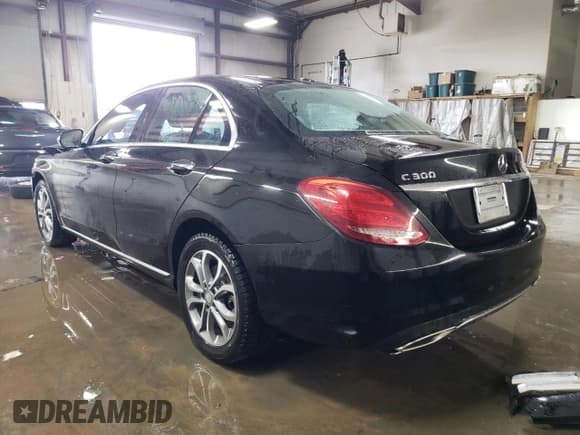 ✅ 2015 Mercedes-Benz C 300 • VIN: 55SWF4KB5FU003323 • Лот: 49585585. Опубликован ранее на Copart с пробегом 83 253 миль. Бесплатный доступ к архиву аукционных продаж из США и подробный отчёт об истории автомобиля на DreamBid. Изображение 2.