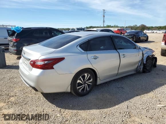 ✅ 2018 Nissan Altima SV • VIN: 1N4AL3AP3JC275621 • Lot: 89530255. Wystawiony na Copart z przebiegiem 145 362 mil. Bezpłatny archiwum sprzedaży aukcyjnych z USA i szczegółowy raport historii pojazdu na DreamBid. Zdjęcie 3.
