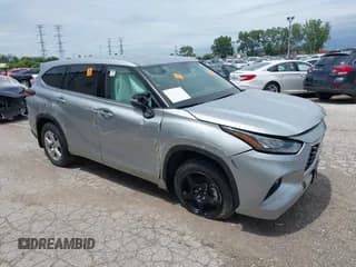 ✅ 2020 Toyota Highlander LE • VIN: 5TDBZRBH6LS048853 • Lot: 30838868. Listed on IAAI with 2,013 mi. Free auction sales archive from the USA and detailed vehicle history report at DreamBid. Image 1.
