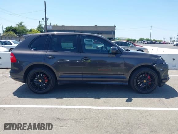 ✅ 2010 Porsche Cayenne GTS • VIN: WP1AD2AP6ALA61576 • Lot: 42368866. Listed on IAAI with 154,284 mi. Free auction sales archive from the USA and detailed vehicle history report at DreamBid. Image 13.