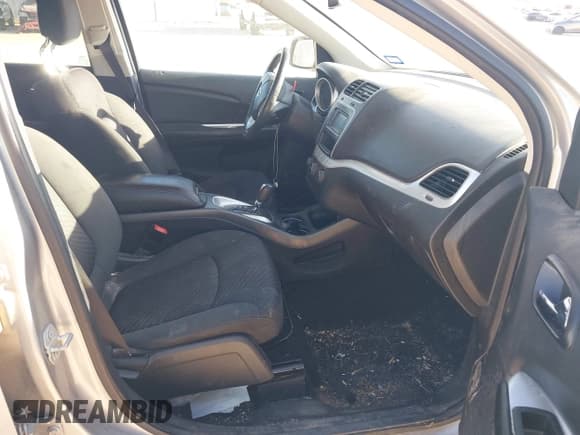 ✅ 2018 Dodge Durango SXT • VIN: 1C4RDHAG6JC277970 • Lot: 43686708. Wystawiony na IAAI z przebiegiem 86 569 mil. Bezpłatny archiwum sprzedaży aukcyjnych z USA i szczegółowy raport historii pojazdu na DreamBid. Zdjęcie 5.