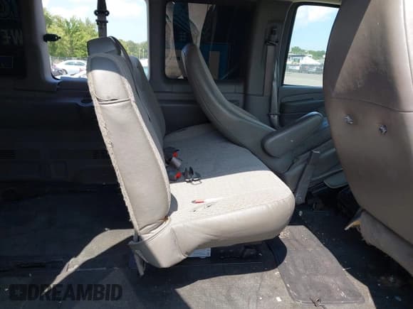 ✅ 2012 Chevrolet Express Passenger 1LT • VIN: 1GAZG1FA7C1151983 • Лот: 42928004. Опубликован ранее на IAAI с пробегом 52 713 миль. Бесплатный доступ к архиву аукционных продаж из США и подробный отчёт об истории автомобиля на DreamBid. Изображение 8.