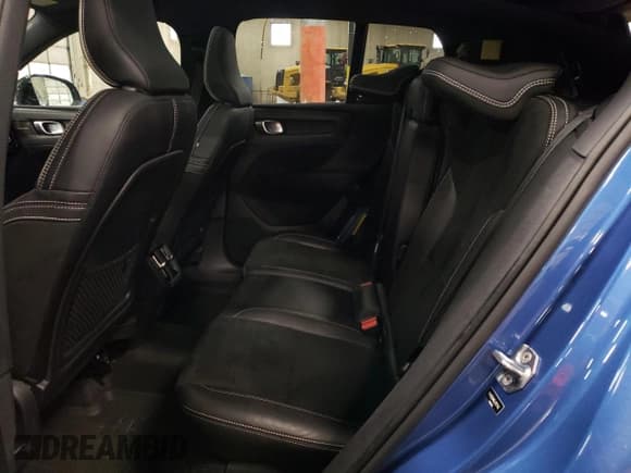 ✅ 2020 Volvo XC40 R-Design • VIN: YV4162UM9L2177745 • Lot: 37503713. Listed on Copart with 40,385 mi. Free auction sales archive from the USA and detailed vehicle history report at DreamBid. Image 10.