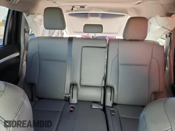 ✅ 2019 Toyota Highlander Hybrid XLE • VIN: 5TDJGRFHXKS075693 • Лот: 84291985. Опубликован ранее на Copart с пробегом 59 418 миль. Бесплатный доступ к архиву аукционных продаж из США и подробный отчёт об истории автомобиля на DreamBid. Изображение 10.