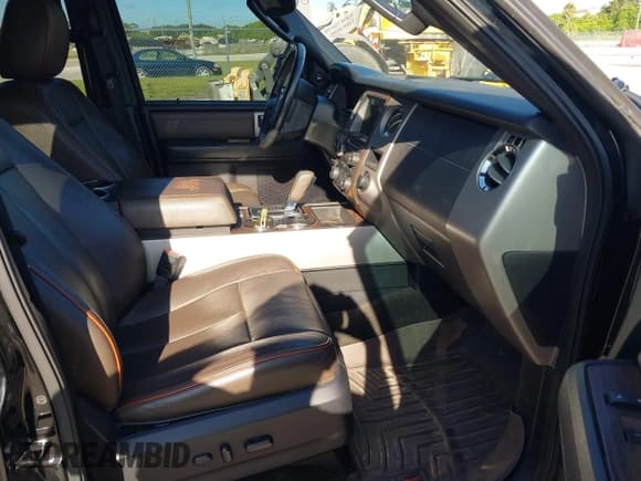 ✅ 2017 Ford Expedition Max XLT • VIN: 1FMJK1HT6HEA25045 • Lot: 43315477. Wystawiony na IAAI z przebiegiem 129 199 mil. Bezpłatny archiwum sprzedaży aukcyjnych z USA i szczegółowy raport historii pojazdu na DreamBid. Zdjęcie 5.