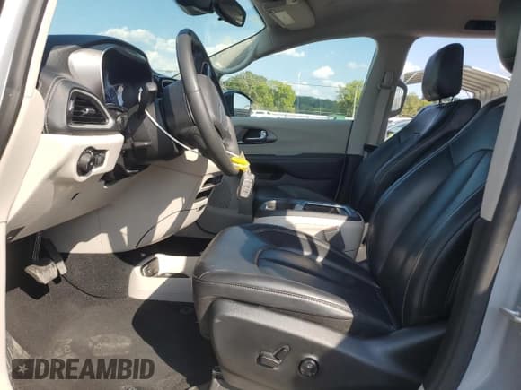 ✅ 2023 Chrysler Pacifica Hybrid Touring L • VIN: 2C4RC1L78PR626070 • Lot: 81106305. Listed on Copart with 61,082 mi. Free auction sales archive from the USA and detailed vehicle history report at DreamBid. Image 7.