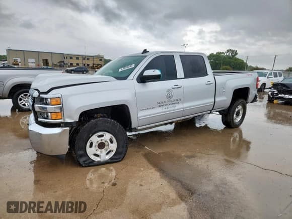 ✅ 2015 Chevrolet Silverado 2500HD LT • VIN: 1GC1CVEG8FF561227 • Lot: 64398545. Wystawiony na Copart z przebiegiem Nie podano. Bezpłatny archiwum sprzedaży aukcyjnych z USA i szczegółowy raport historii pojazdu na DreamBid. Zdjęcie 1.