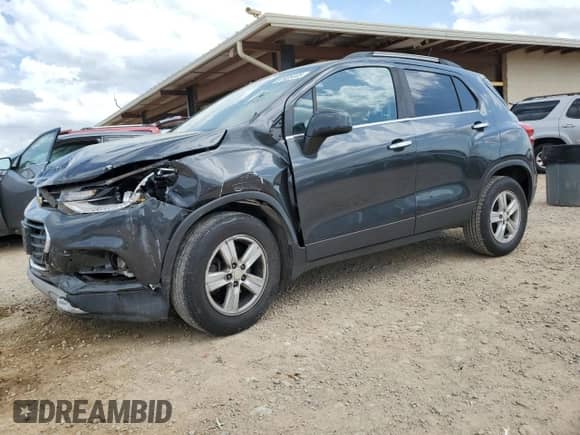 2017 Chevrolet Trax LT z VIN 3GNCJLSB3HL206302, wystawiony jako Copart lot #51828445 z przebiegiem 147 861 mil mil oraz Szkoda całkowita • Salvage title. Historia ofert i sprzedaży dostępna na DreamBid. Obrazek 1.
