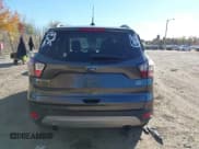 ✅ 2018 Ford Escape SEL • VIN: 1FMCU9HDXJUC13993 • Lot: 43543510. Wystawiony na IAAI z przebiegiem 115 928 mil. Bezpłatny archiwum sprzedaży aukcyjnych z USA i szczegółowy raport historii pojazdu na DreamBid. Zdjęcie 17.