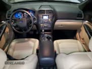 ✅ 2016 Ford Explorer • VIN: 1FM5K8B84GGB72627 • Lot: 86725975. Wystawiony na Copart z przebiegiem 114 388 mil. Bezpłatny archiwum sprzedaży aukcyjnych z USA i szczegółowy raport historii pojazdu na DreamBid. Zdjęcie 8.