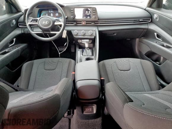 ✅ 2025 Hyundai Elantra SE • VIN: KMHLL4DG7SU040358 • Lot: 70842455. Listed on Copart with 282 mi. Free auction sales archive from the USA and detailed vehicle history report at DreamBid. Image 8.