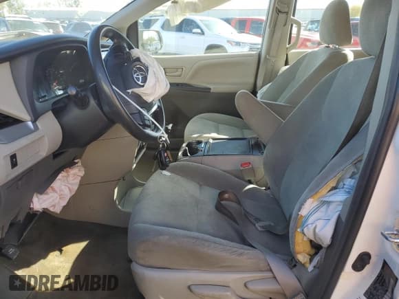 ✅ 2015 Toyota Sienna L • VIN: 5TDZK3DC2FS684711 • Lot: 82234665. Listed on Copart with Not provided. Free auction sales archive from the USA and detailed vehicle history report at DreamBid. Image 7.