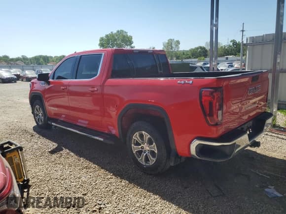 ✅ 2022 GMC Sierra 1500 SLE • VIN: 3GTPUBEKXNG550897 • Лот: 87754535. Опубликован ранее на Copart с пробегом 31 082 миль. Бесплатный доступ к архиву аукционных продаж из США и подробный отчёт об истории автомобиля на DreamBid. Изображение 2.