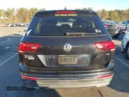 ✅ 2018 Volkswagen Tiguan SEL • VIN: 3VV3B7AX0JM187705 • Lot: 43674121. Wystawiony na IAAI z przebiegiem 106 109 mil. Bezpłatny archiwum sprzedaży aukcyjnych z USA i szczegółowy raport historii pojazdu na DreamBid. Zdjęcie 17.