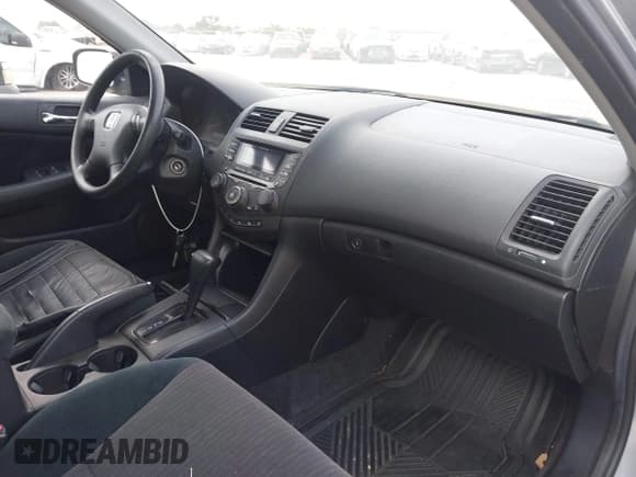 ✅ 2003 Honda Accord LX • VIN: 1HGCM66313A026547 • Lot: 42588097. Listed on IAAI with 237,568 mi. Free auction sales archive from the USA and detailed vehicle history report at DreamBid. Image 5.