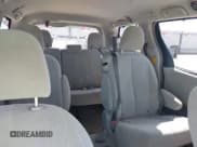✅ 2014 Toyota Sienna LE • VIN: 5TDKK3DC6ES463421 • Лот: 43558846. Опубликован ранее на IAAI с пробегом 157 332 миль. Бесплатный доступ к архиву аукционных продаж из США и подробный отчёт об истории автомобиля на DreamBid. Изображение 8.