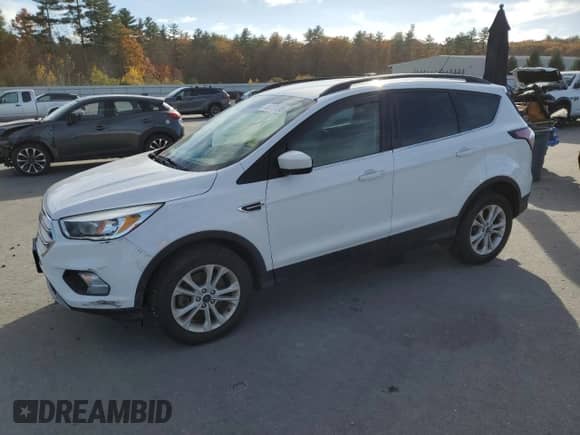 2018 Ford Escape SE z VIN 1FMCU9GDXJUB33076, wystawiony jako Copart lot #82731205 z przebiegiem 128 336 mil mil oraz Czysty tytuł • Clean title. Historia ofert i sprzedaży dostępna na DreamBid. Obrazek 1.