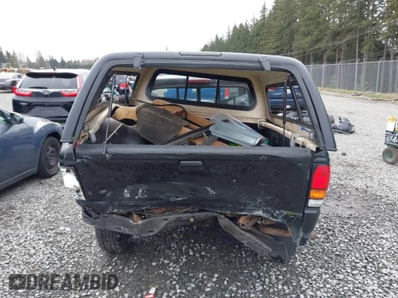 ✅ 1997 Mazda B-Series • VIN: 4F4CR12A2VTM24520 • Лот: 41831319. Опубликован ранее на IAAI с пробегом 210 887 миль. Бесплатный доступ к архиву аукционных продаж из США и подробный отчёт об истории автомобиля на DreamBid. Изображение 17.