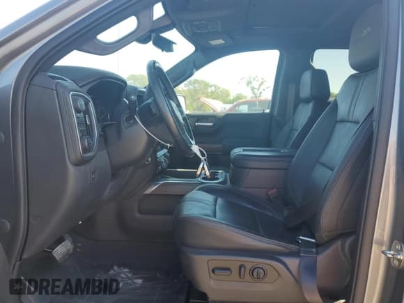 ✅ 2020 Chevrolet Silverado 1500 High Country • VIN: 3GCUYHEL3LG225718 • Lot: 70046254. Wystawiony na Copart z przebiegiem 51 594 mil. Bezpłatny archiwum sprzedaży aukcyjnych z USA i szczegółowy raport historii pojazdu na DreamBid. Zdjęcie 7.