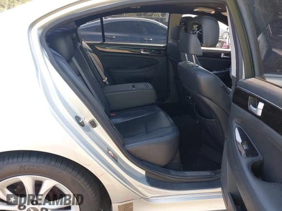 ✅ 2013 Hyundai Genesis 3.8L • VIN: KMHGC4DD0DU254733 • Lot: 43254803. Listed on IAAI with 130,180 mi. Free auction sales archive from the USA and detailed vehicle history report at DreamBid. Image 8.