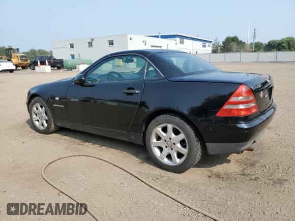 ✅ 1998 Mercedes-Benz SLK 230/320 • VIN: WDBKK47F6WF012128 • Лот: 67912285. Опубликован ранее на Copart с пробегом 155 584 миль. Бесплатный доступ к архиву аукционных продаж из США и подробный отчёт об истории автомобиля на DreamBid. Изображение 2.