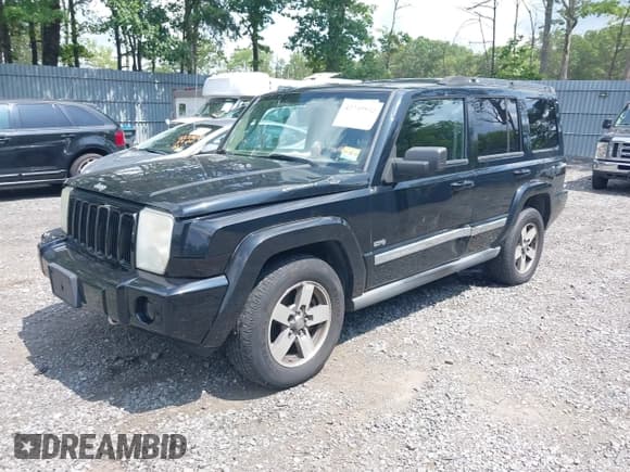 ✅ 2006 Jeep Commander • VIN: 1J8HG48K56C324296 • Lot: 42735532. Wystawiony na IAAI z przebiegiem 143 009 mil. Bezpłatny archiwum sprzedaży aukcyjnych z USA i szczegółowy raport historii pojazdu na DreamBid. Zdjęcie 2.