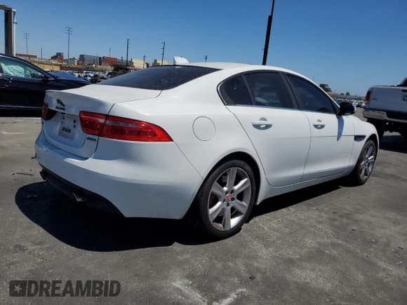 ✅ 2017 Jaguar XE 25t Prestige • VIN: SAJAE4BG1HA952939 • Lot: 63829485. Wystawiony na Copart z przebiegiem 67 543 mil. Bezpłatny archiwum sprzedaży aukcyjnych z USA i szczegółowy raport historii pojazdu na DreamBid. Zdjęcie 3.
