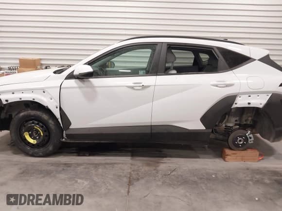 ✅ 2025 Hyundai Kona SEL • VIN: KM8HB3AB9SU319287 • Лот: 43632108. Опубликован ранее на IAAI с пробегом 9 863 миль. Бесплатный доступ к архиву аукционных продаж из США и подробный отчёт об истории автомобиля на DreamBid. Изображение 14.