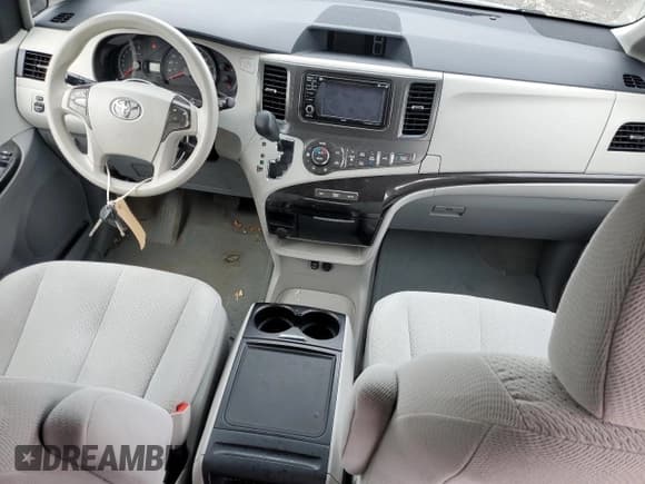 ✅ 2014 Toyota Sienna LE • VIN: 5TDJK3DC7ES089218 • Lot: 93612345. Wystawiony na Copart z przebiegiem 129 213 mil. Bezpłatny archiwum sprzedaży aukcyjnych z USA i szczegółowy raport historii pojazdu na DreamBid. Zdjęcie 8.