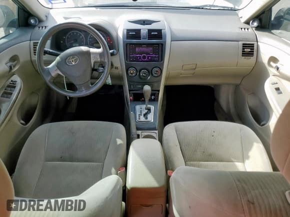 ✅ 2010 Toyota Corolla LE • VIN: 1NXBU4EE3AZ186082 • Lot: 92233975. Wystawiony na Copart z przebiegiem 247 015 mil. Bezpłatny archiwum sprzedaży aukcyjnych z USA i szczegółowy raport historii pojazdu na DreamBid. Zdjęcie 8.