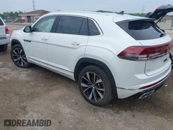 ✅ 2024 Volkswagen Atlas SEL Premium R-Line • VIN: 1V2FE2CA2RC259689 • Lot: 42474355. Wystawiony na IAAI z przebiegiem 2 024 mil. Bezpłatny archiwum sprzedaży aukcyjnych z USA i szczegółowy raport historii pojazdu na DreamBid. Zdjęcie 3.