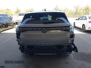 ✅ 2023 Volkswagen ID.4 Pro • VIN: 1V2VMPE81PC055565 • Лот: 41960240. Опубликован ранее на IAAI с пробегом 15 915 миль. Бесплатный доступ к архиву аукционных продаж из США и подробный отчёт об истории автомобиля на DreamBid. Изображение 17.