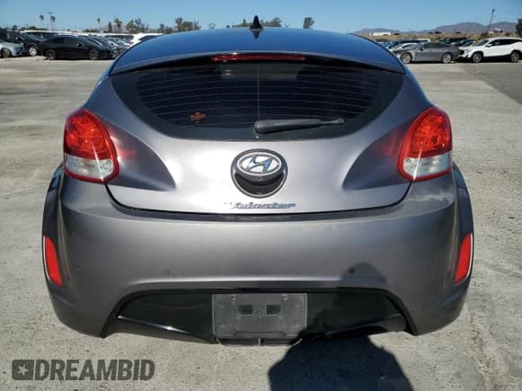 ✅ 2013 Hyundai Veloster w/Black Int • VIN: KMHTC6AD4DU093995 • Lot: 79312724. Wystawiony na Copart z przebiegiem 101 122 mil. Bezpłatny archiwum sprzedaży aukcyjnych z USA i szczegółowy raport historii pojazdu na DreamBid. Zdjęcie 6.