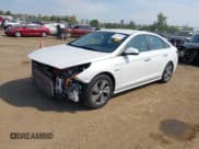✅ 2016 Hyundai Sonata • VIN: KMHE14L29GA021355 • Лот: 43240312. Опубликован ранее на IAAI с пробегом 87 076 миль. Бесплатный доступ к архиву аукционных продаж из США и подробный отчёт об истории автомобиля на DreamBid. Изображение 18.