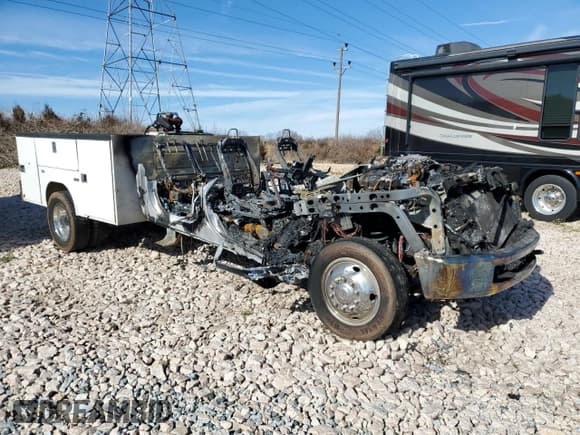 ✅ 2018 Ford F-450 XL • VIN: 1FD0W4HT1JEC82069 • Lot: 44955535. Wystawiony na Copart z przebiegiem Nie podano. Bezpłatny archiwum sprzedaży aukcyjnych z USA i szczegółowy raport historii pojazdu na DreamBid. Zdjęcie 4.