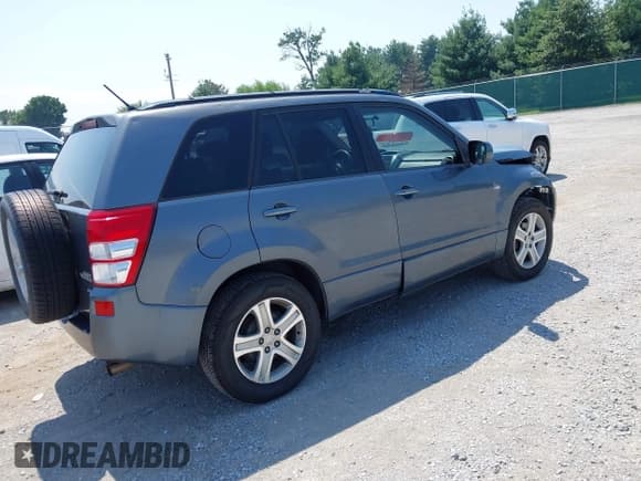 ✅ 2007 Suzuki Grand Vitara Luxury • VIN: JS3TD947274205109 • Lot: 42897532. Wystawiony na IAAI z przebiegiem 116 773 mil. Bezpłatny archiwum sprzedaży aukcyjnych z USA i szczegółowy raport historii pojazdu na DreamBid. Zdjęcie 4.